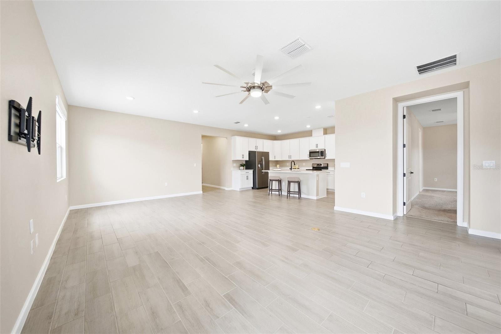 SEASONS/HILLTOP - Residential