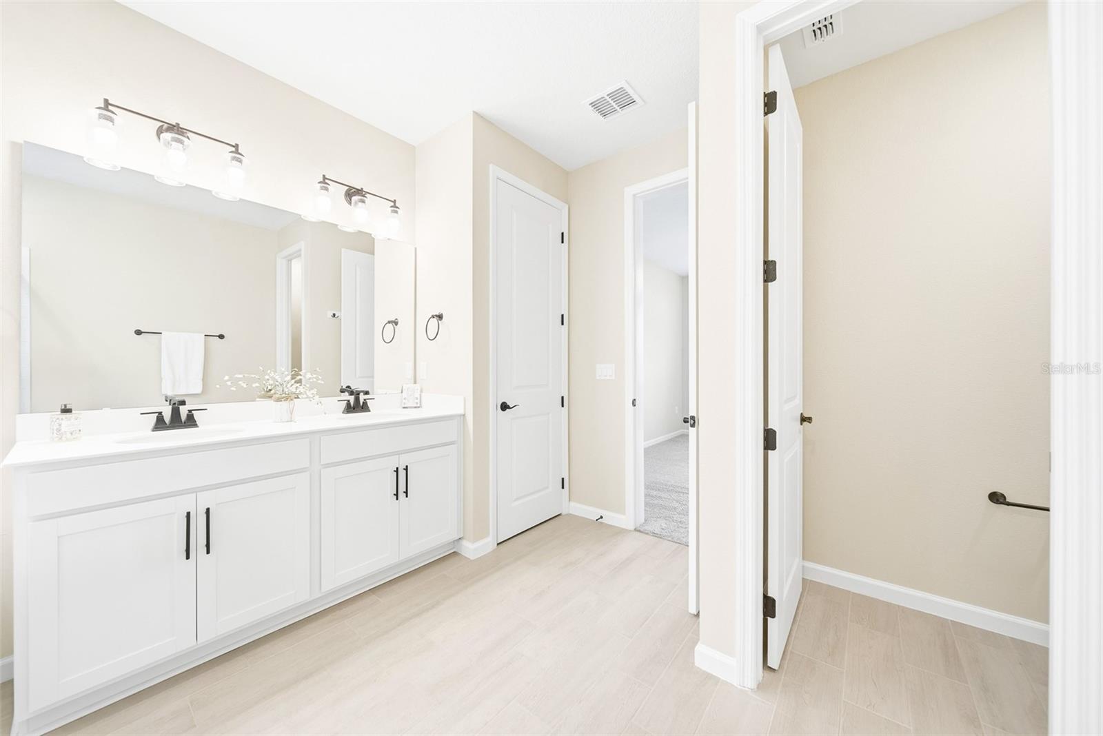 SEASONS/HILLTOP - Residential