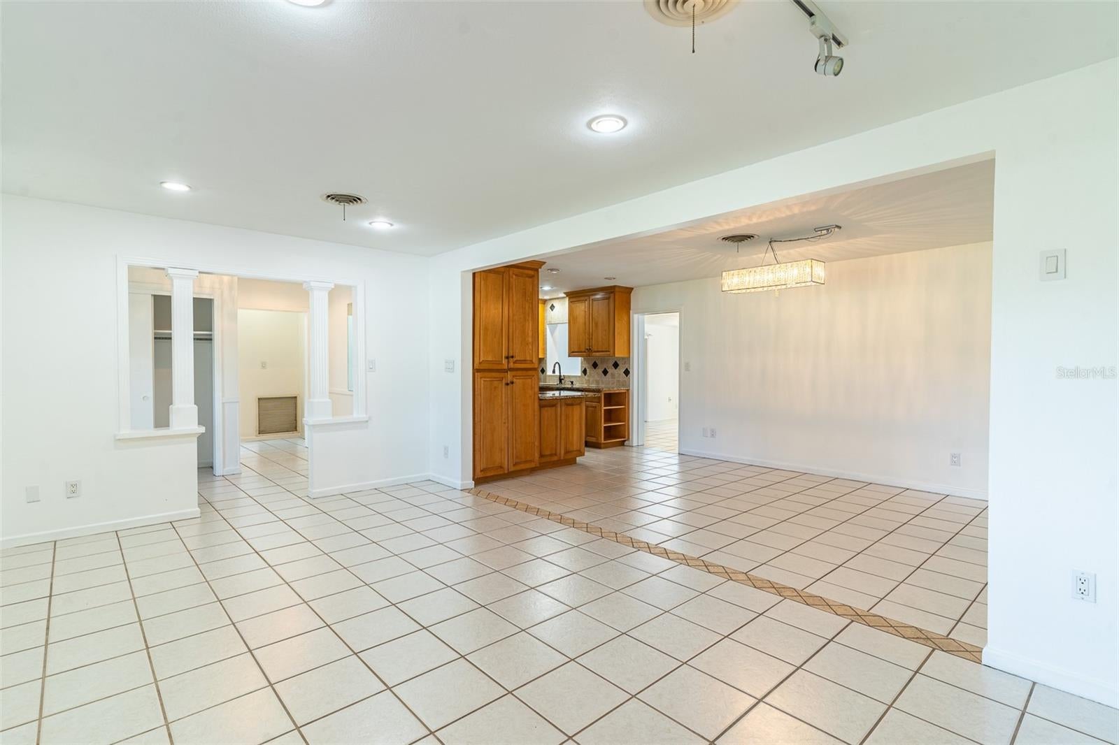 1380 S LAKE ROY DR DRIVE
