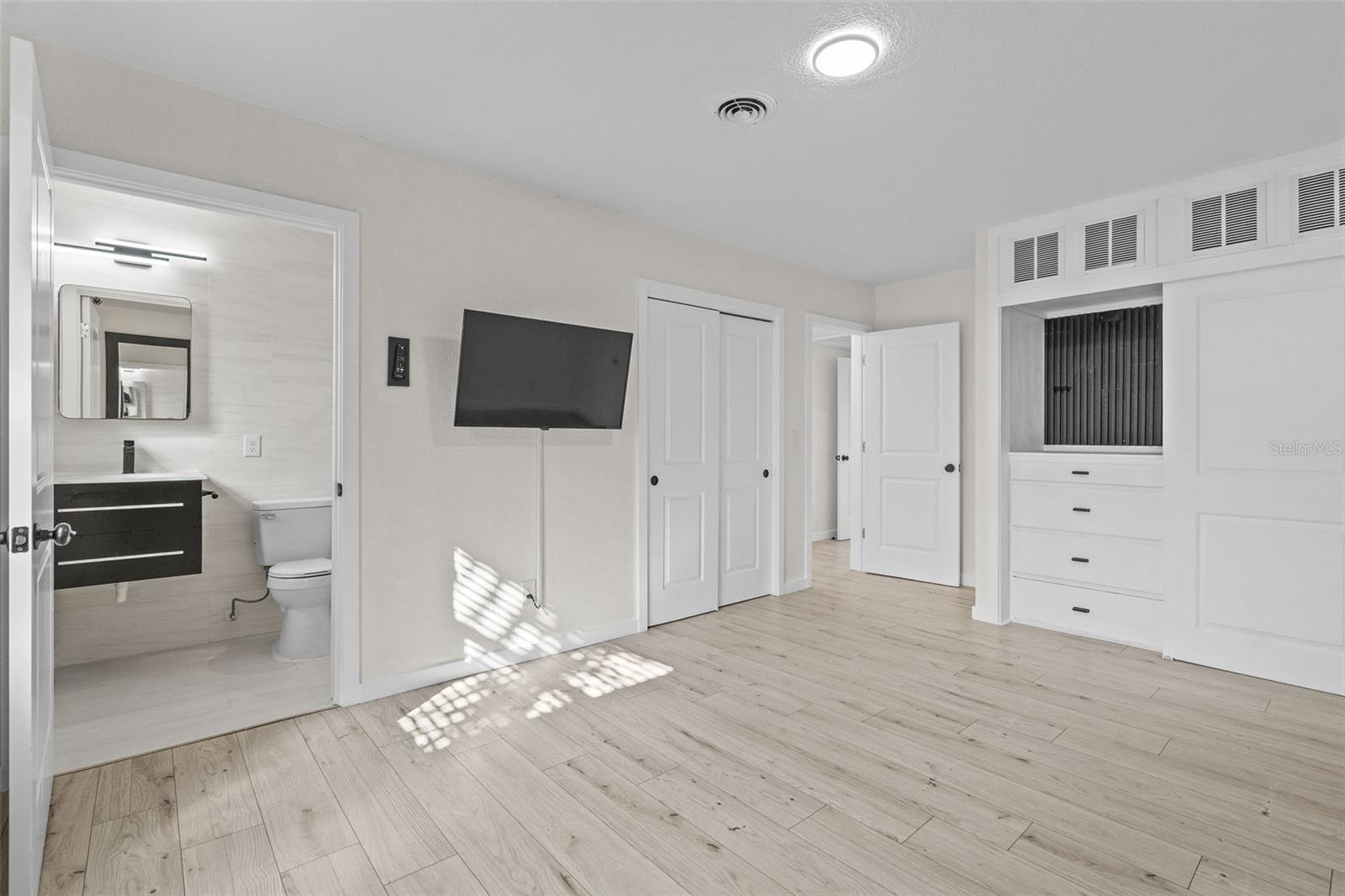 RUSSELLS SUB - Residential Lease