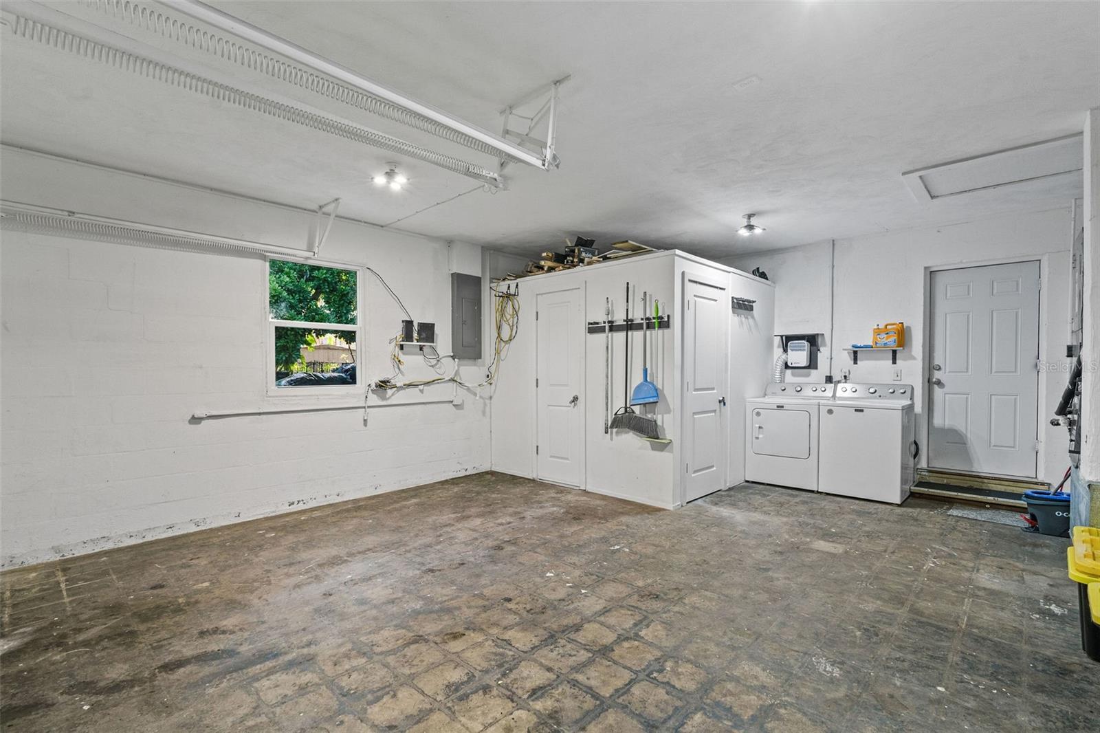 RUSSELLS SUB - Residential Lease