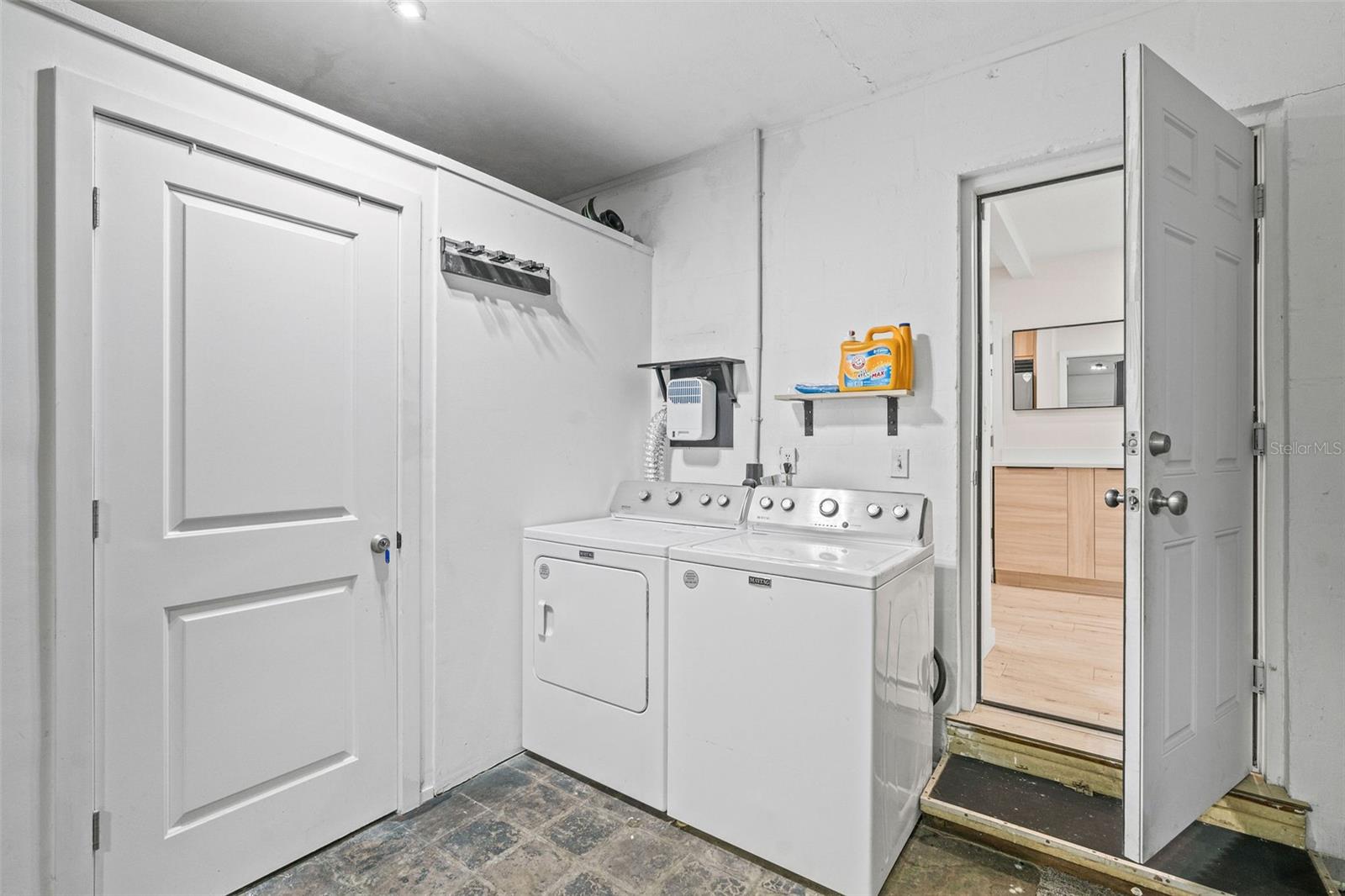 RUSSELLS SUB - Residential Lease