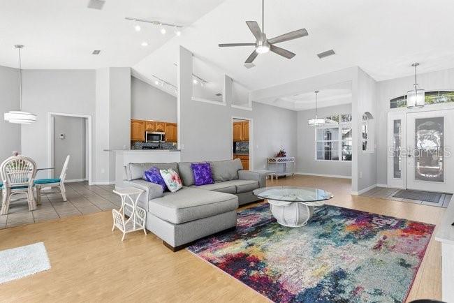 WESTERN SHORES - Residential