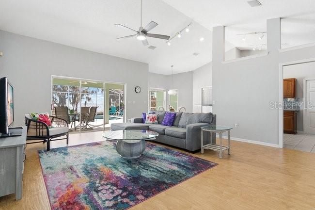 WESTERN SHORES - Residential