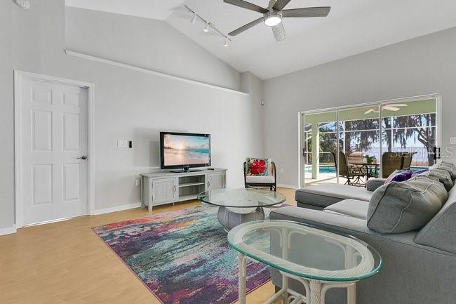 WESTERN SHORES - Residential