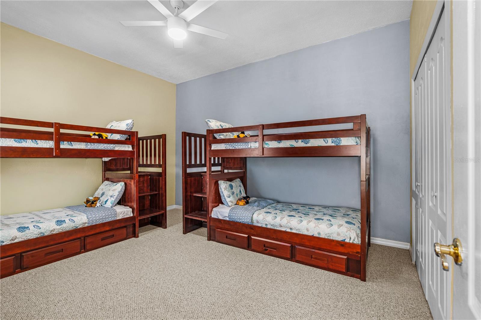 SUNSET PINES TWNHMS - Residential