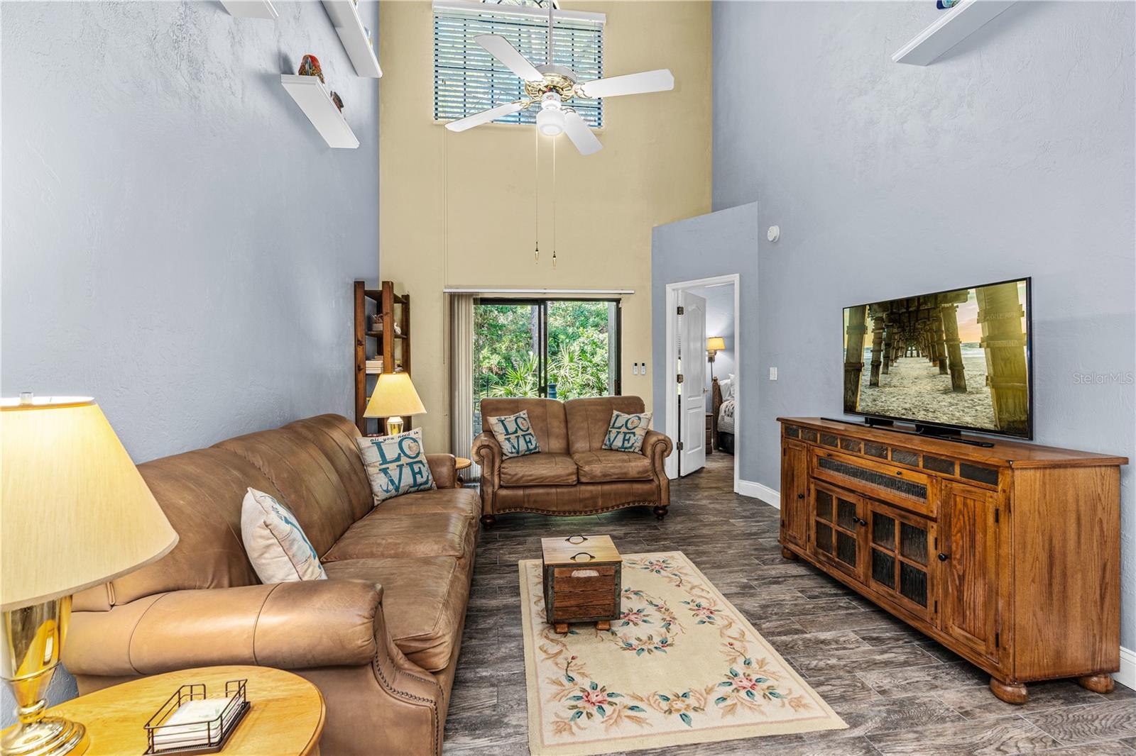 SUNSET PINES TWNHMS - Residential