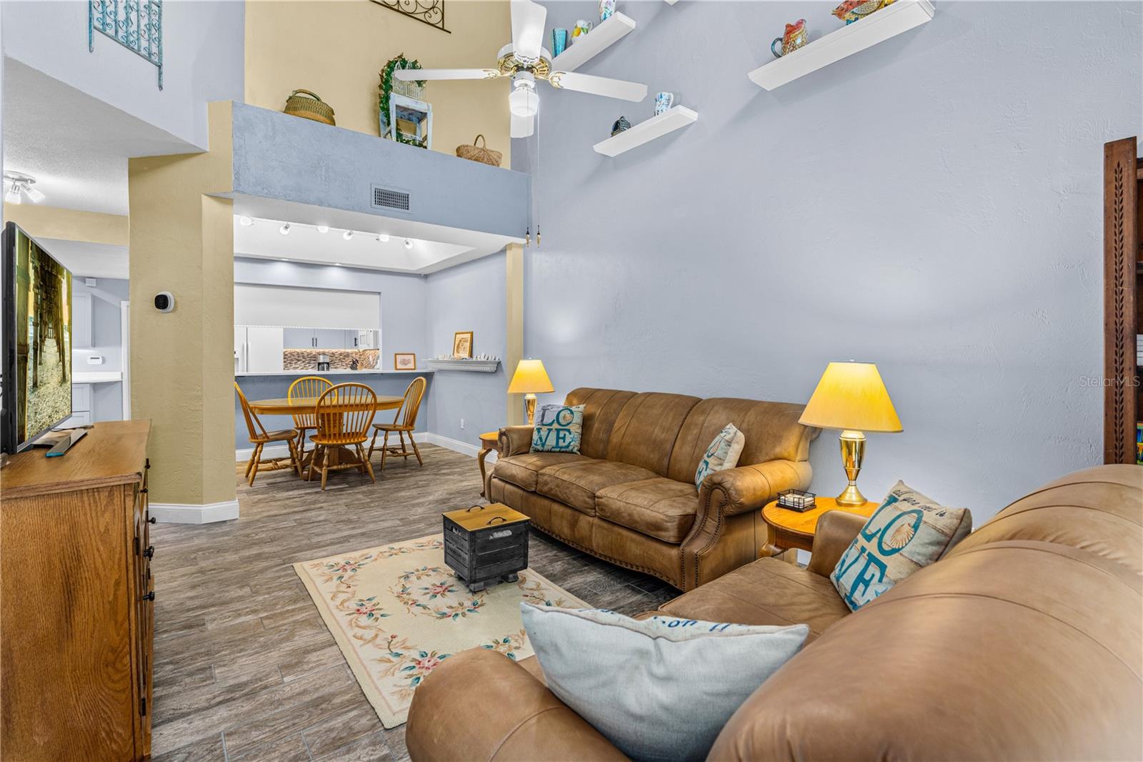 SUNSET PINES TWNHMS - Residential