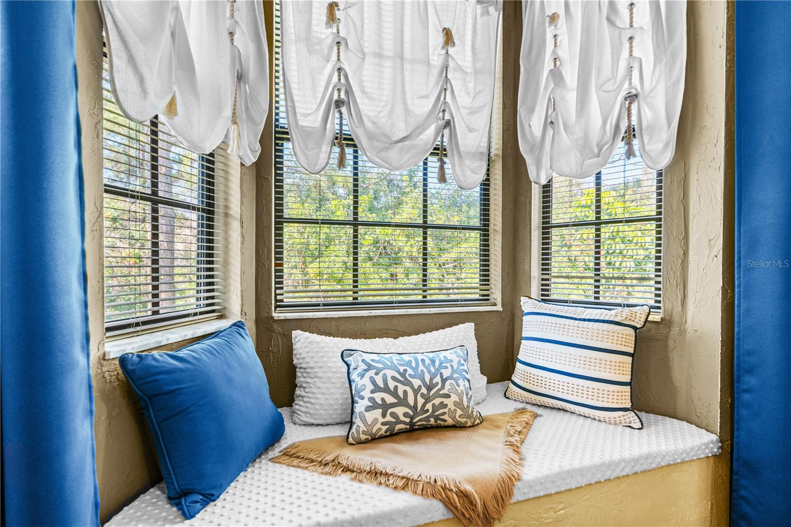 SUNSET PINES TWNHMS - Residential