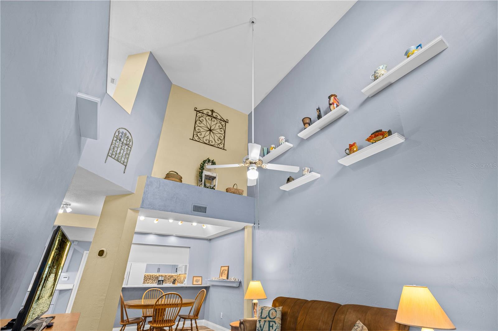 SUNSET PINES TWNHMS - Residential