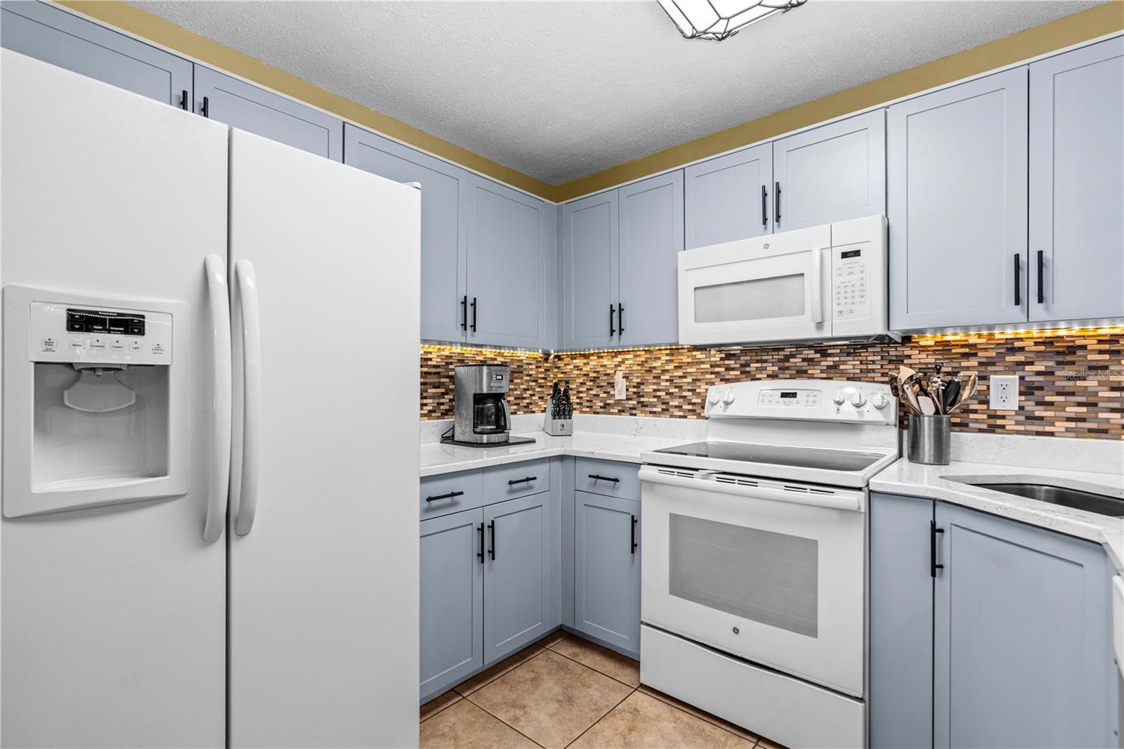 SUNSET PINES TWNHMS - Residential