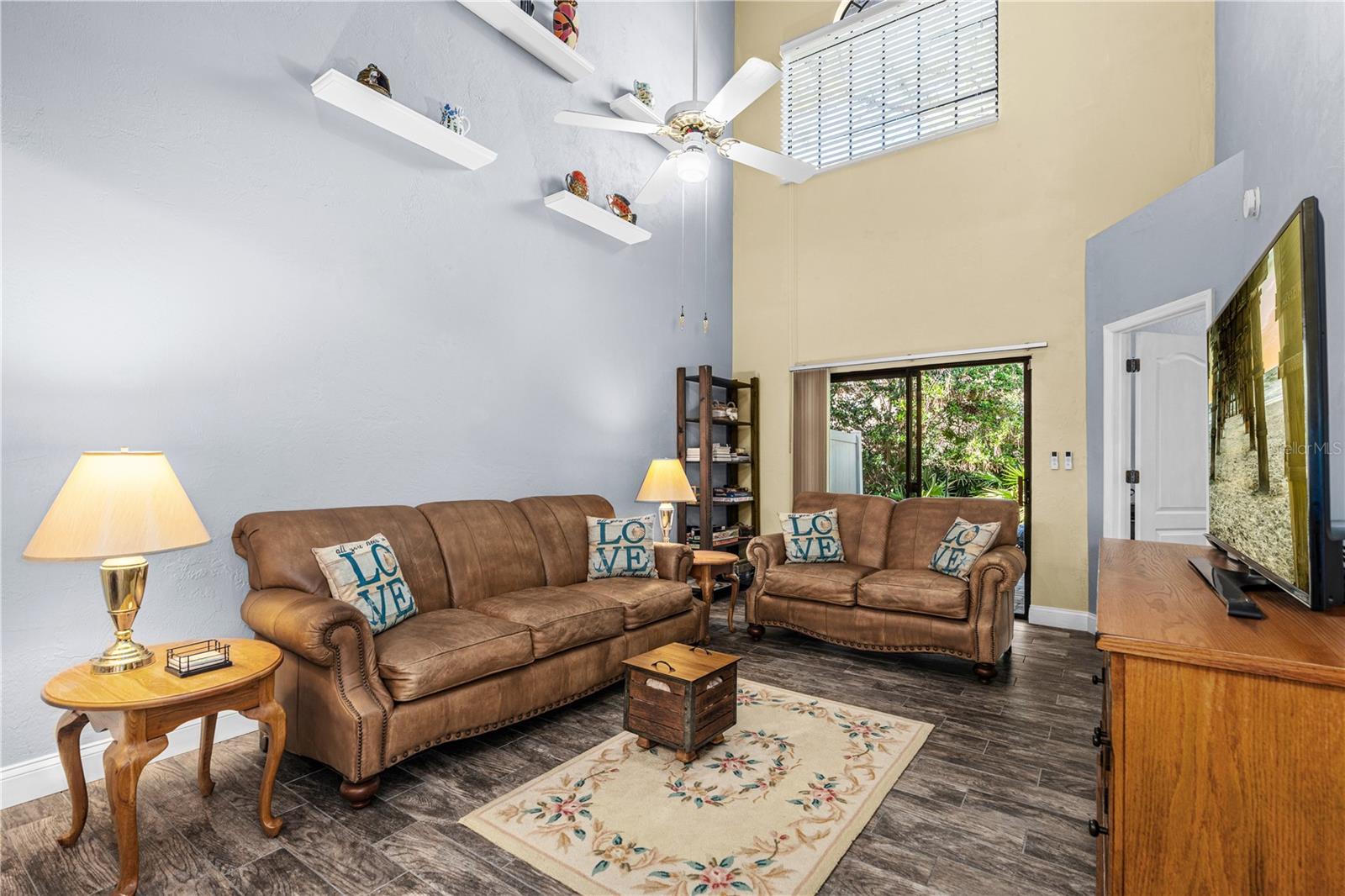 SUNSET PINES TWNHMS - Residential