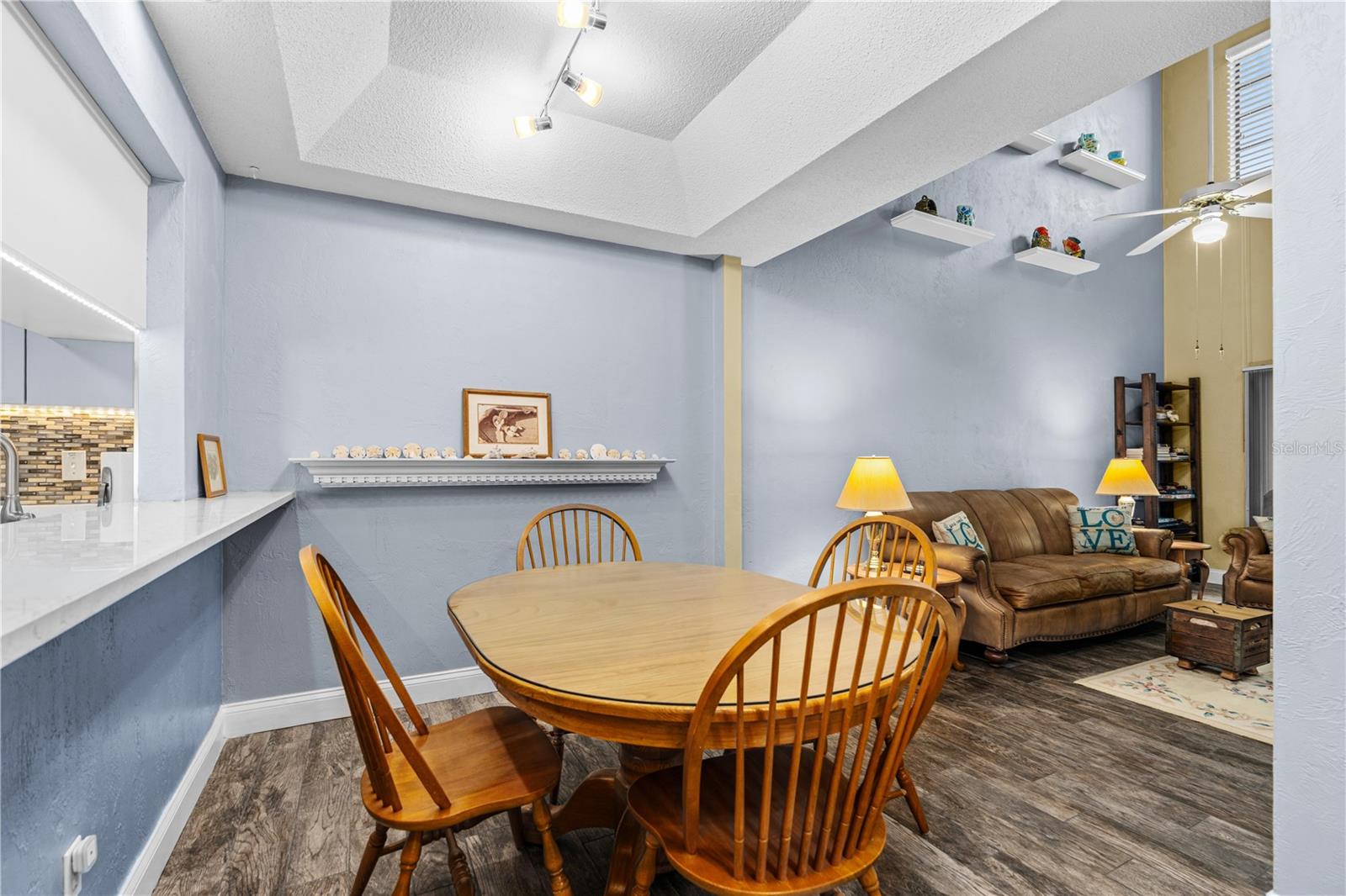 SUNSET PINES TWNHMS - Residential