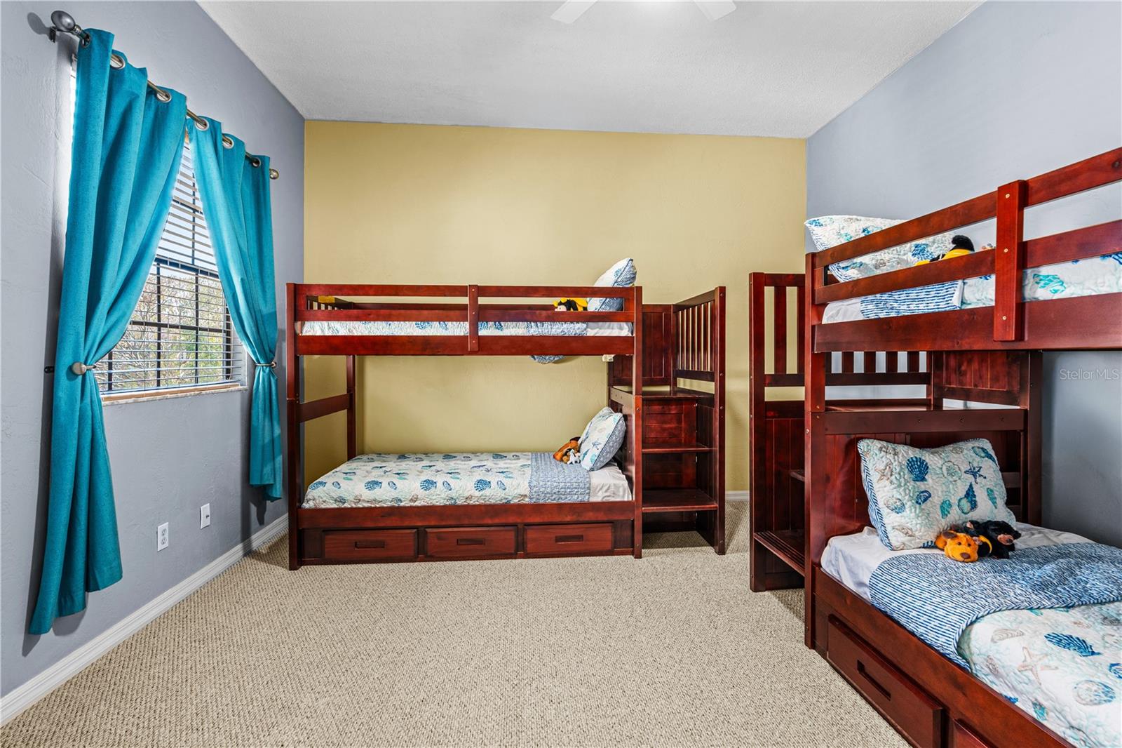 SUNSET PINES TWNHMS - Residential