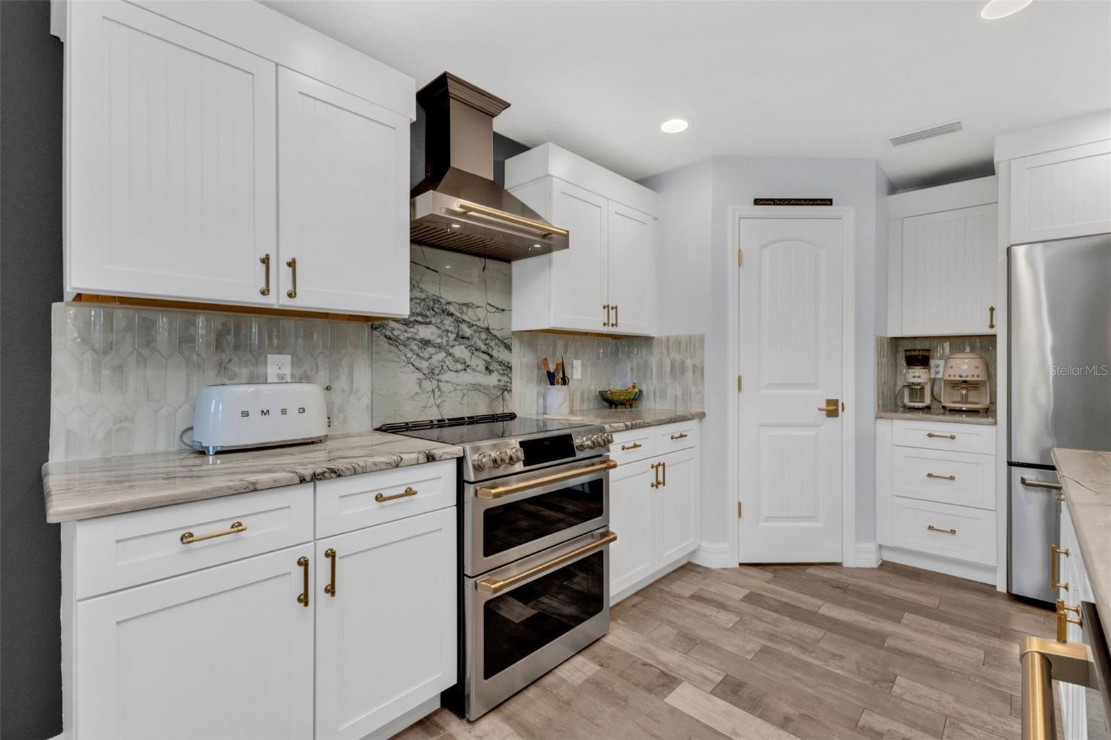 ROTONDA LAKES - Residential