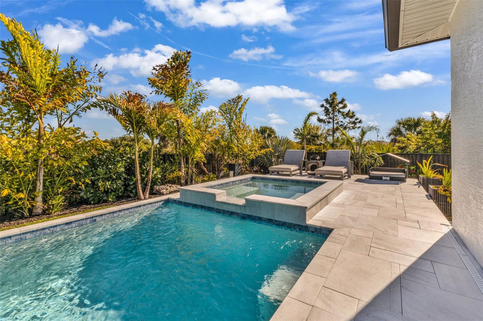 ROTONDA LAKES - Residential