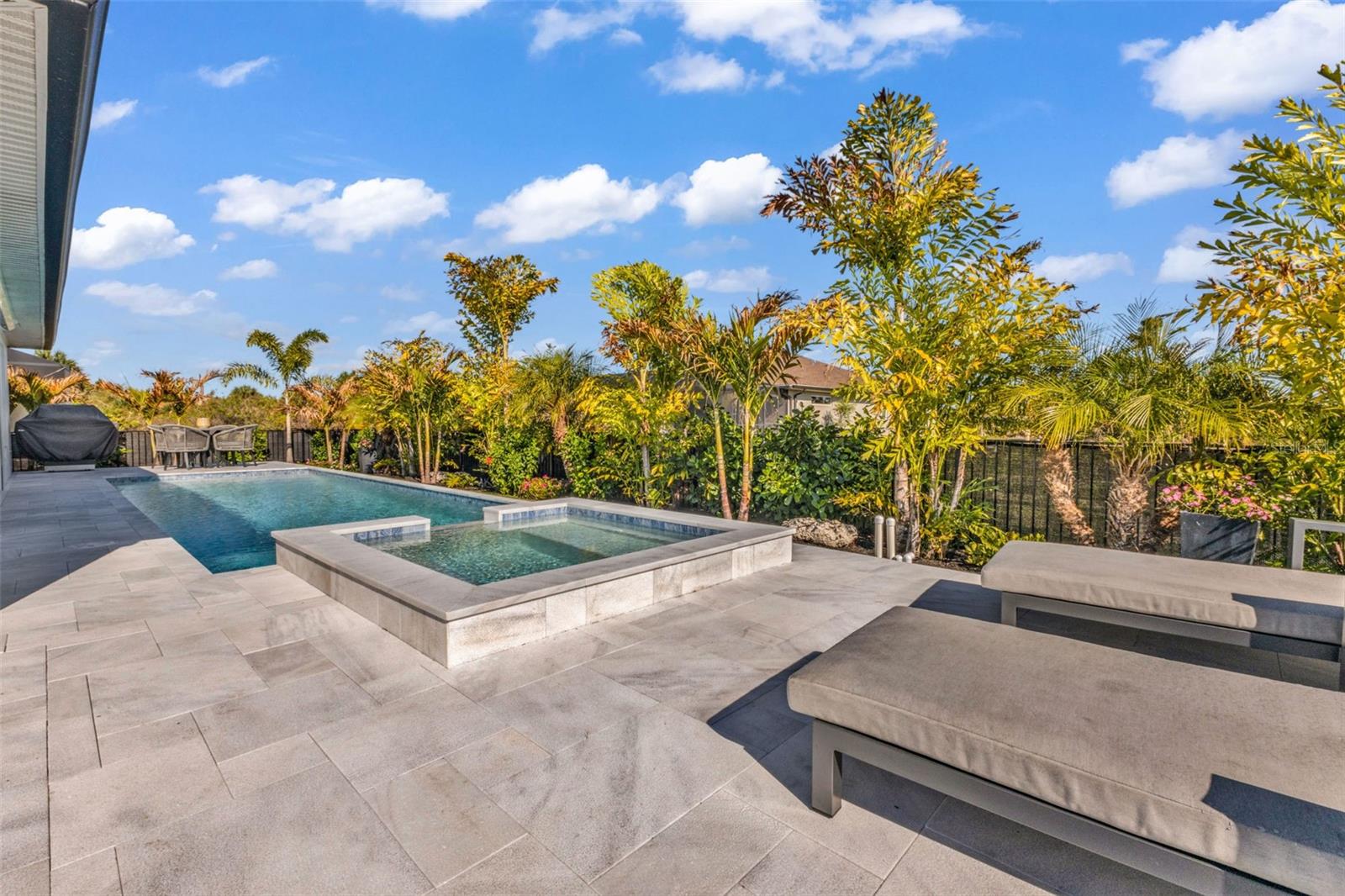 ROTONDA LAKES - Residential