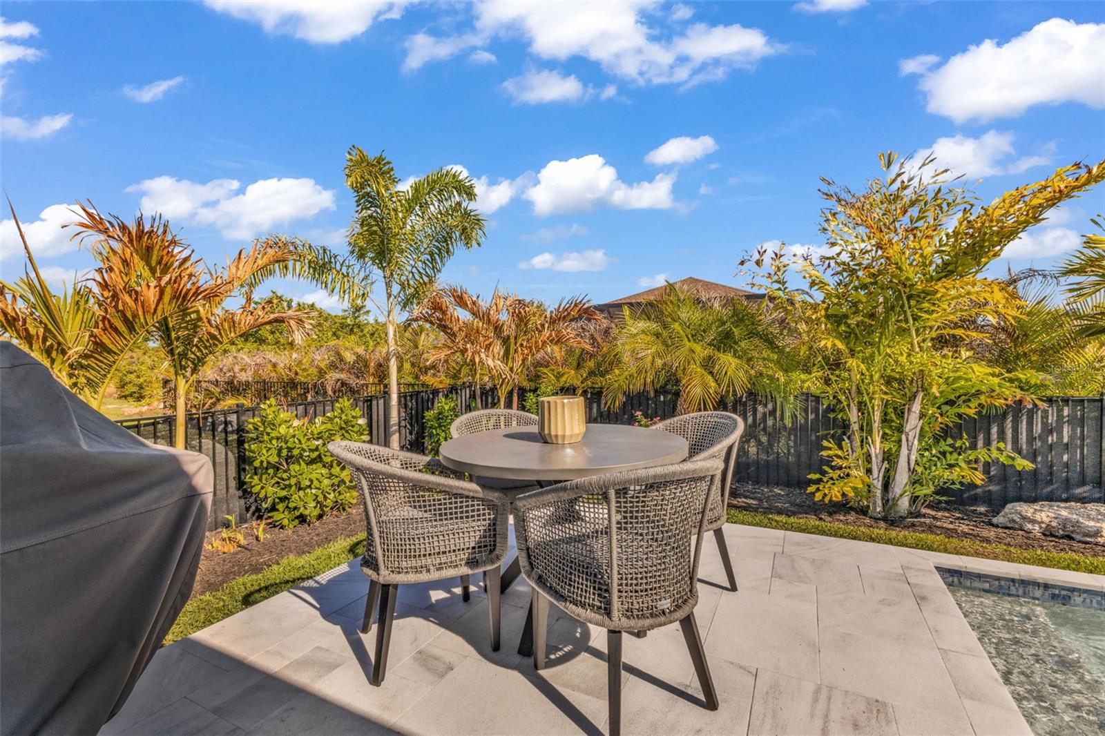 ROTONDA LAKES - Residential