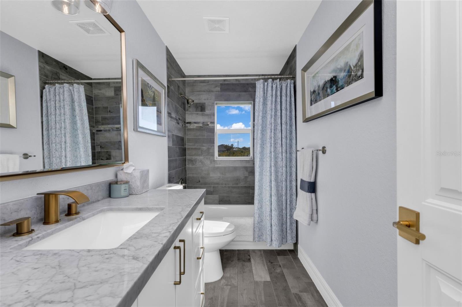 ROTONDA LAKES - Residential