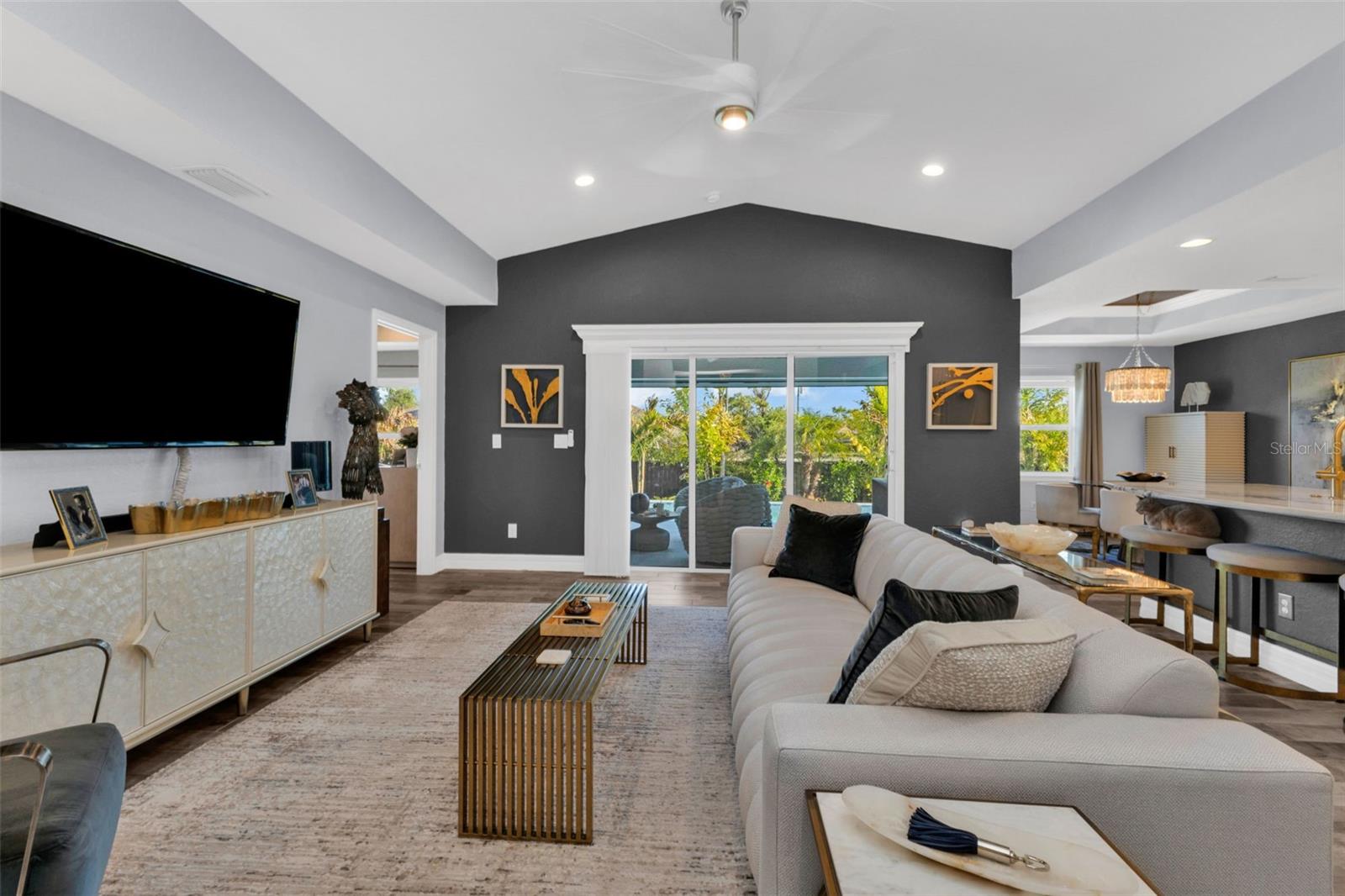 ROTONDA LAKES - Residential