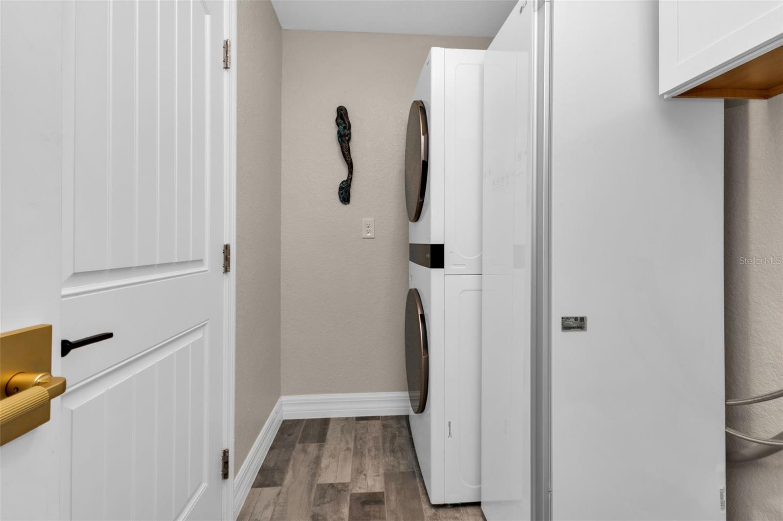 ROTONDA LAKES - Residential