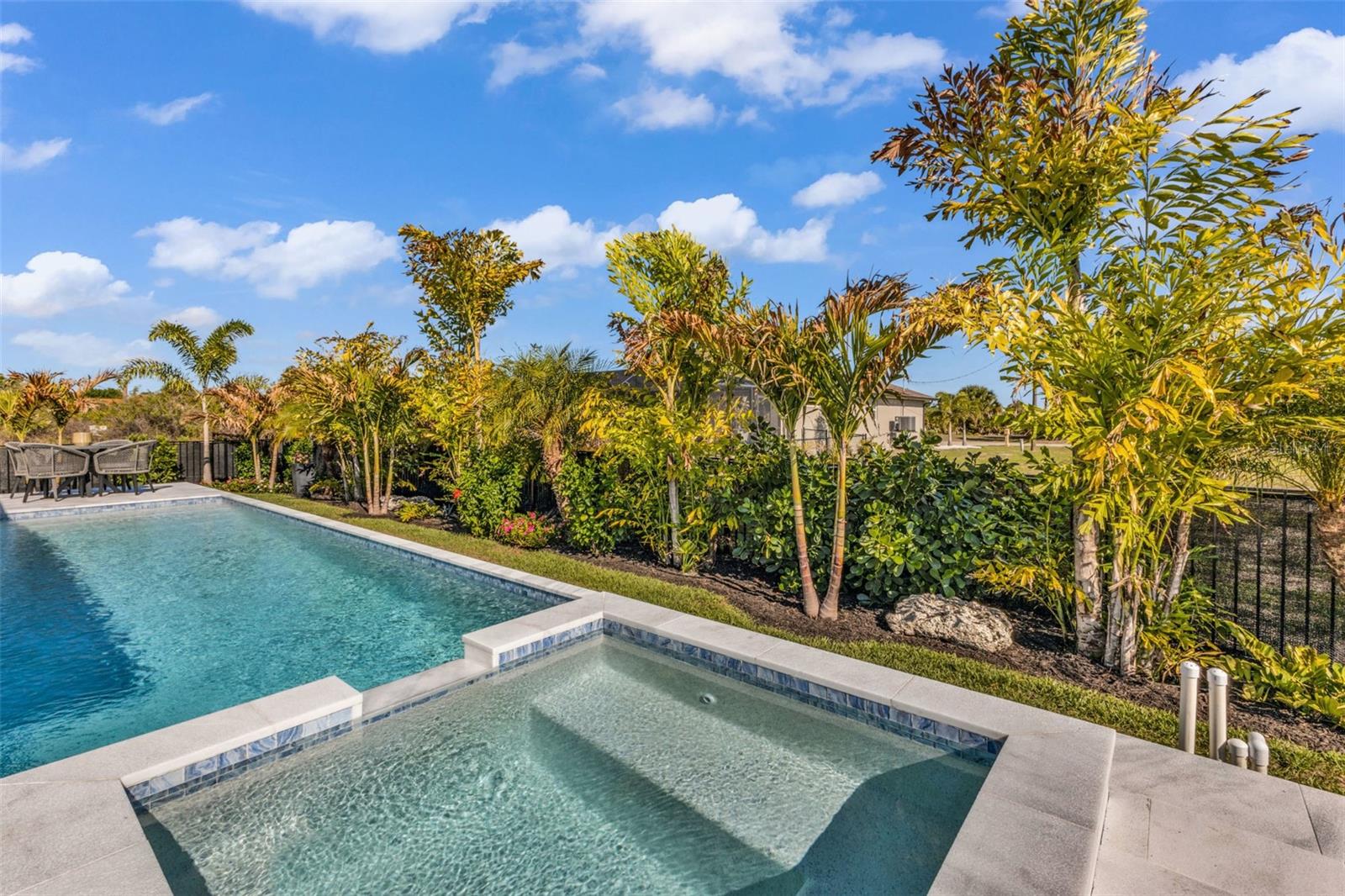 ROTONDA LAKES - Residential