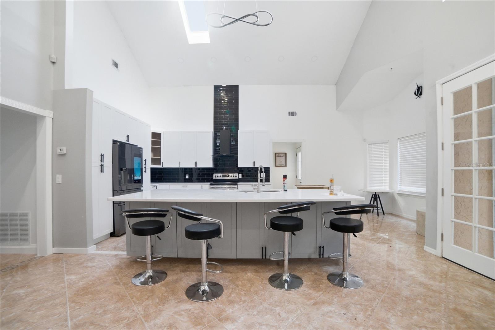 2054 PALM VISTA DRIVE