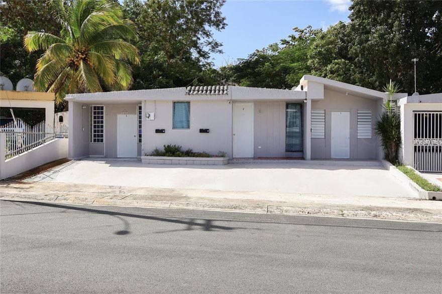 B17 Maureen Street, Urb. Santa Rosa, Caguas, PR 00725

Multi-family property in Caguas, Urb. Santa Rosa, consisting of 3 rental units ready to generate income. The property offers a total of 5 bedrooms, 3 bathrooms, and approximately 2,102 square feet.
Unit A features 1 bedroom and 1 bathroom and is currently vacant, ideal for immediate rental or owner occupancy while renting the remaining units.
Units B and C each has 2 bedrooms and 1 bathroom, providing comfortable space for small families or professionals.