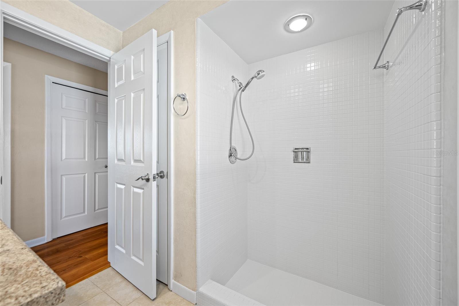 SUMMIT LAKE SEC OF LAKEWOOD ESTATES - Residential