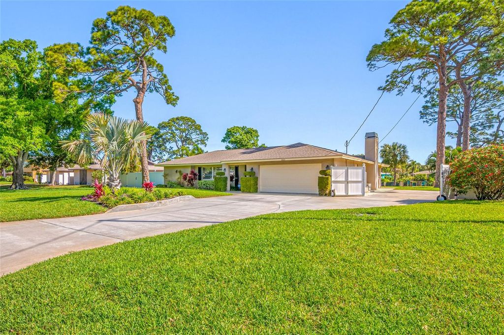 Photo of 2515 Desoto Way S, St Petersburg, FL 33712 (MLS # TB8493447)
