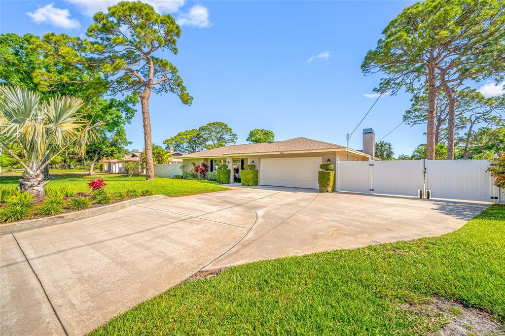 Photo of 2515 Desoto Way S, St Petersburg, FL 33712 (MLS # TB8493447)