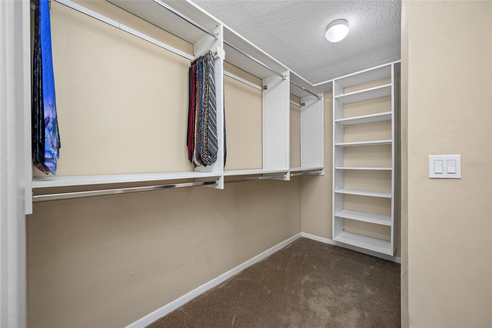 SUMMIT LAKE SEC OF LAKEWOOD ESTATES - Residential