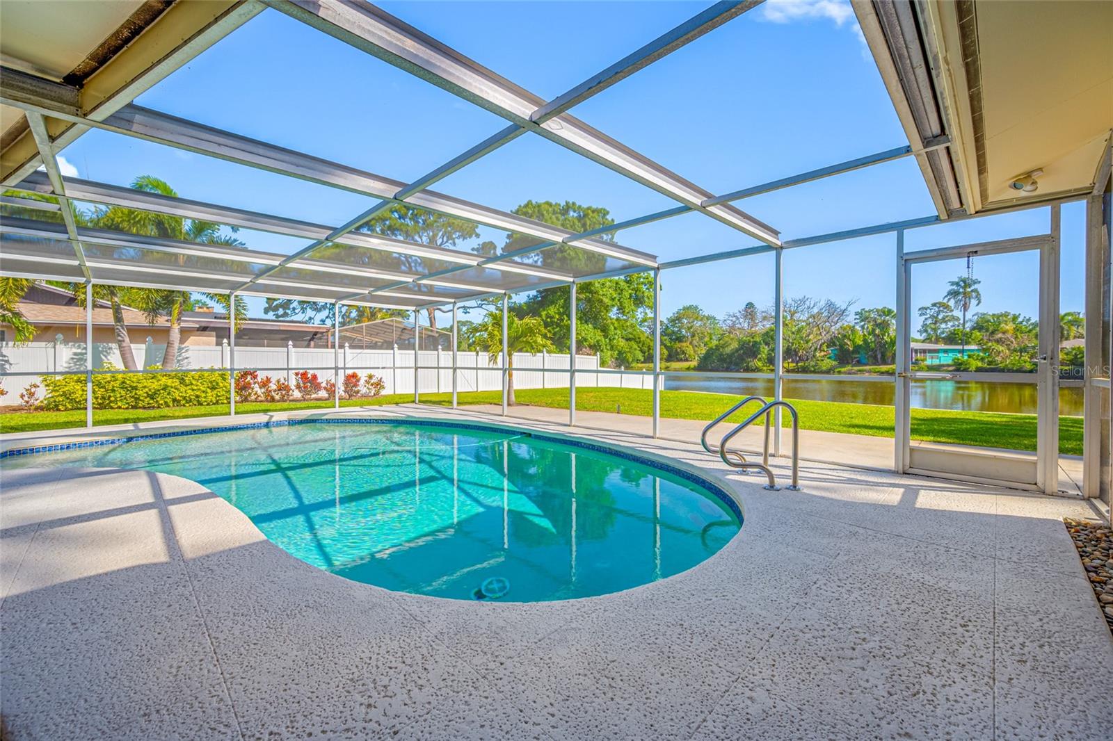 SUMMIT LAKE SEC OF LAKEWOOD ESTATES - Residential