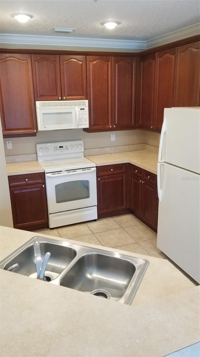 LAKESIDE/LKS/WINDERMERE - Residential Lease