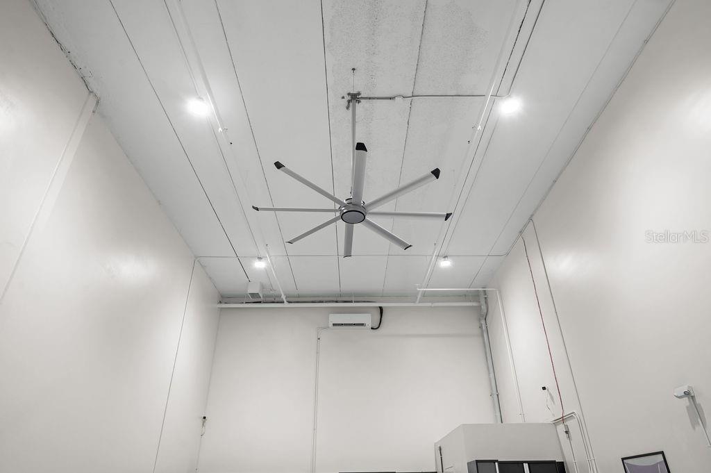 LUXE DREAM GARAGE CONDO - Residential