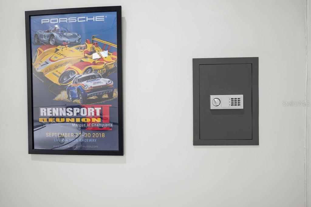 LUXE DREAM GARAGE CONDO - Residential
