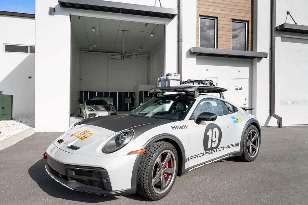 LUXE DREAM GARAGE CONDO - Residential