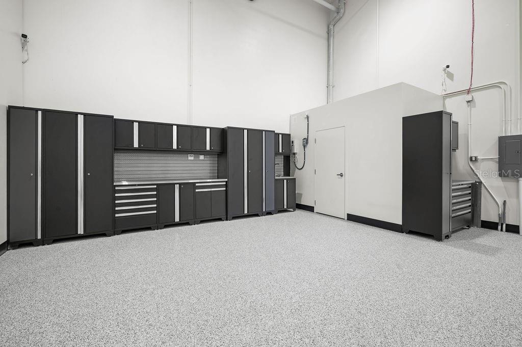 LUXE DREAM GARAGE CONDO - Residential
