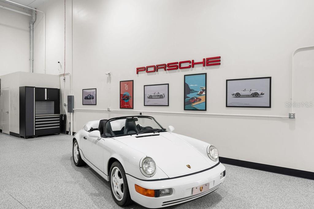 LUXE DREAM GARAGE CONDO - Residential