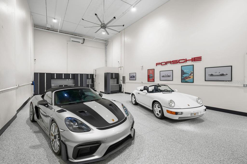 LUXE DREAM GARAGE CONDO - Residential