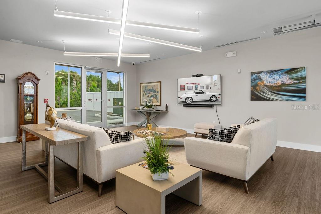 LUXE DREAM GARAGE CONDO - Residential