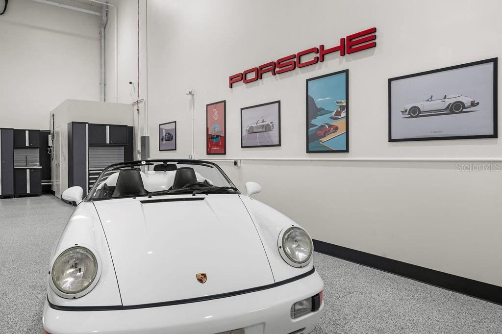 LUXE DREAM GARAGE CONDO - Residential