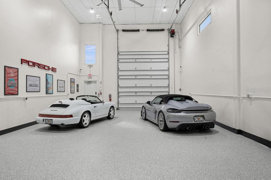 LUXE DREAM GARAGE CONDO - Residential