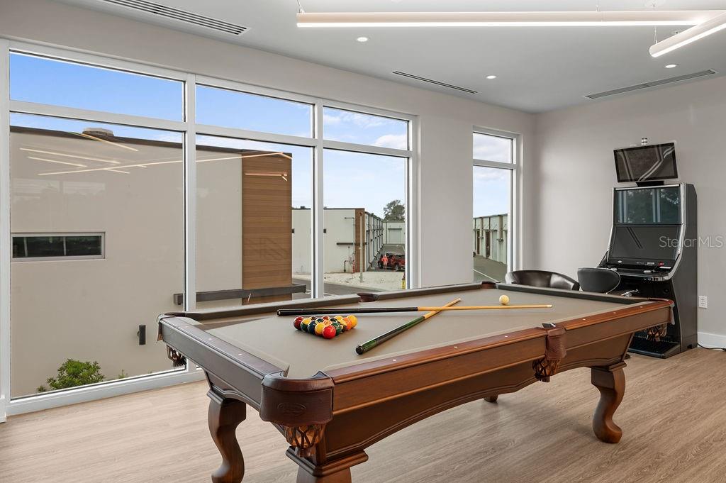 LUXE DREAM GARAGE CONDO - Residential