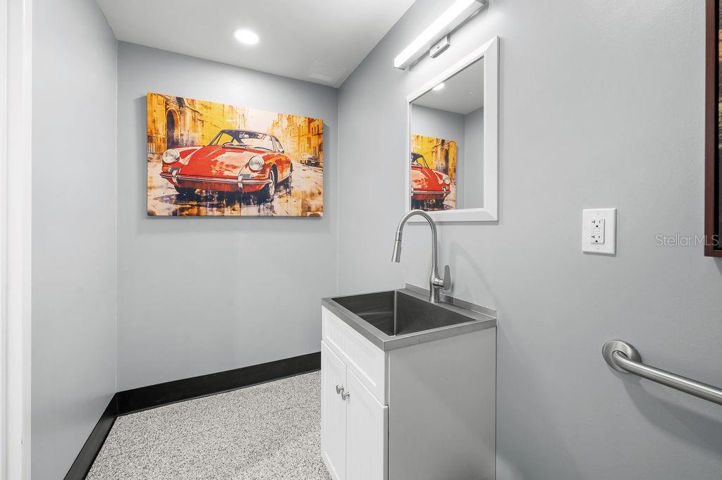 LUXE DREAM GARAGE CONDO - Residential