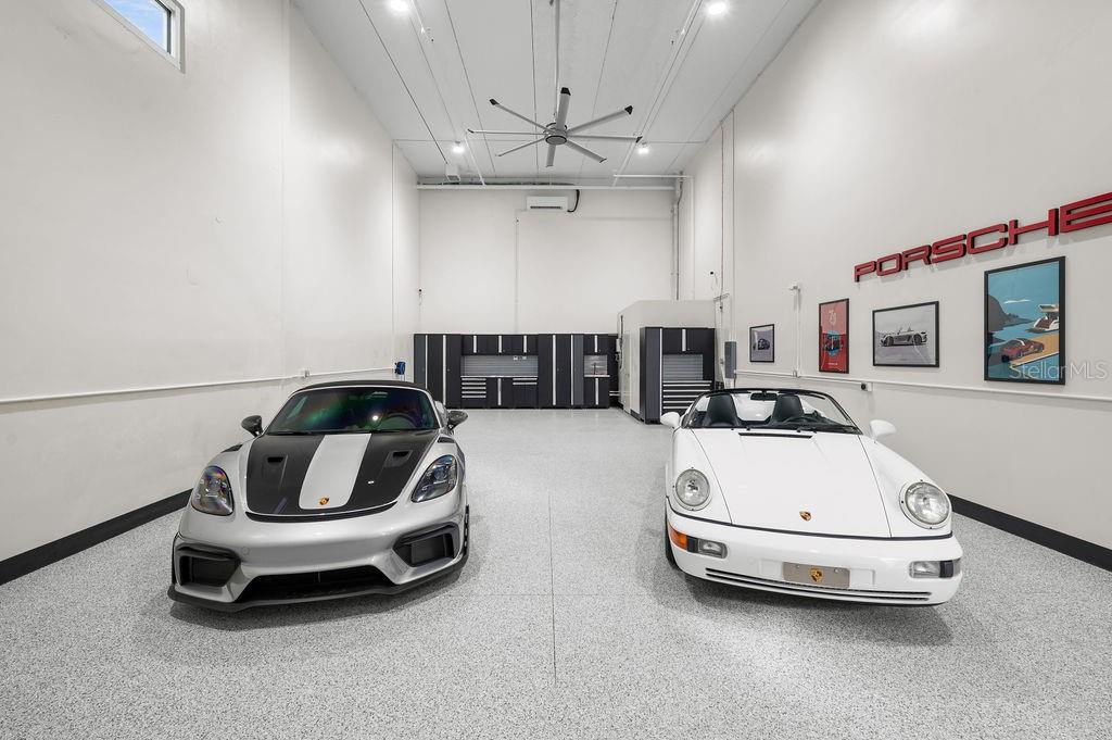 LUXE DREAM GARAGE CONDO - Residential