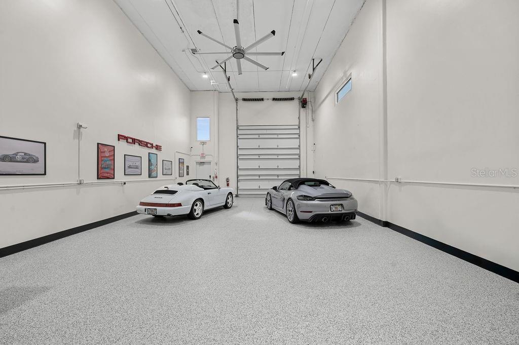 LUXE DREAM GARAGE CONDO - Residential