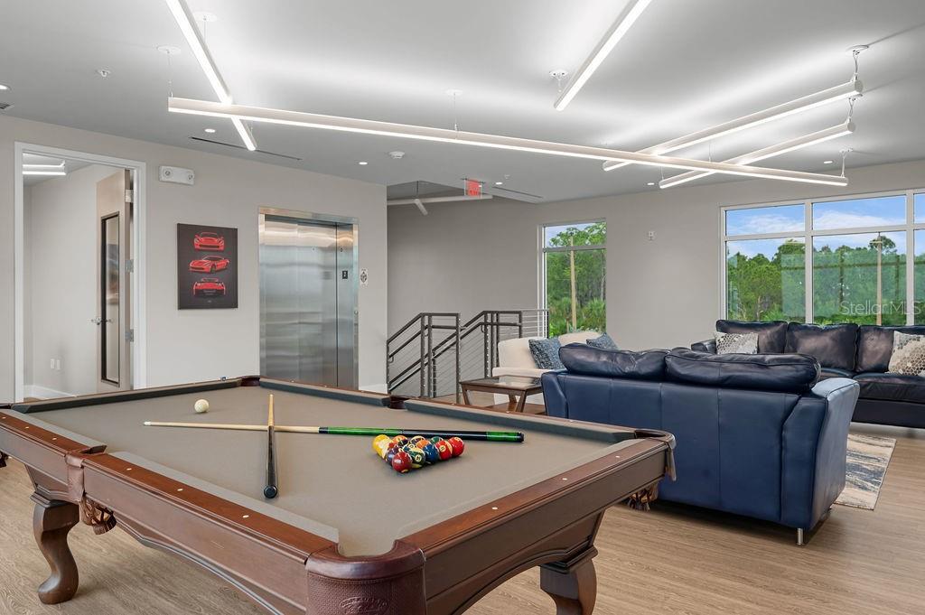 LUXE DREAM GARAGE CONDO - Residential