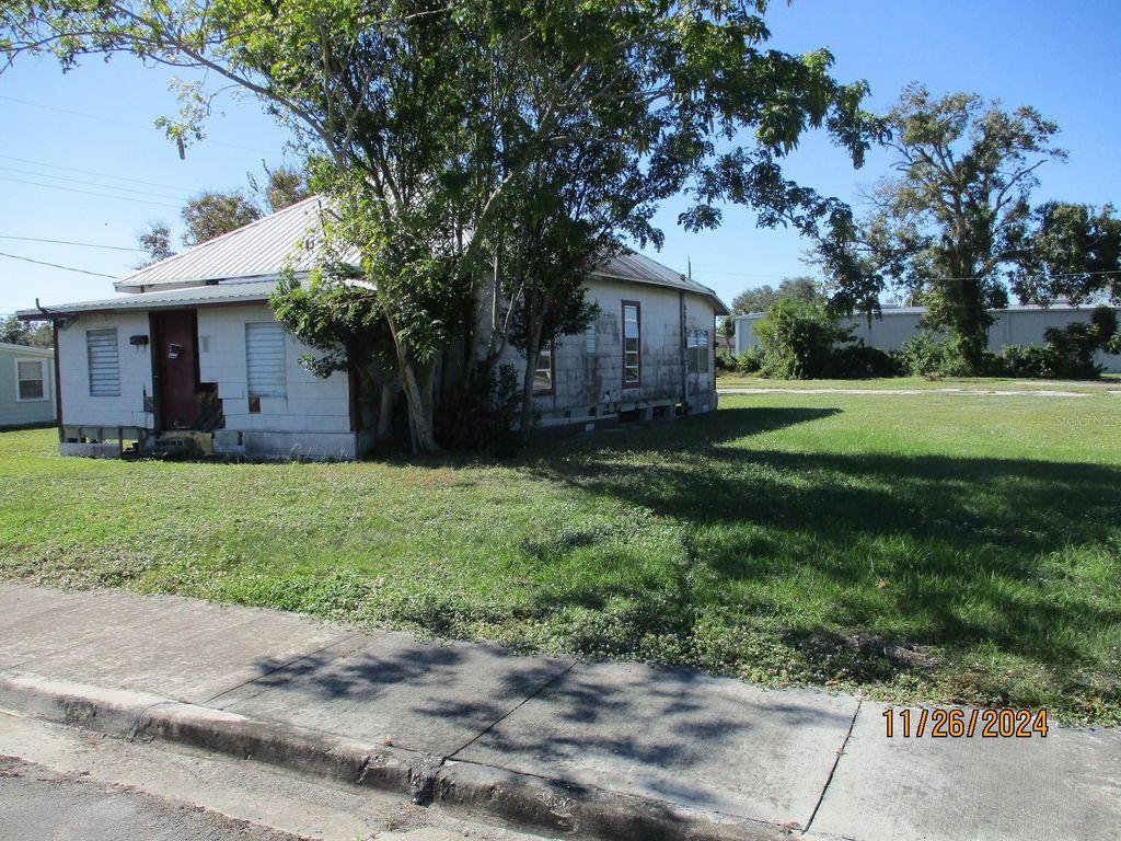 Photo of 304 SW 3rd Avenue, Okeechobee, FL 34974 (MLS # OK225332)