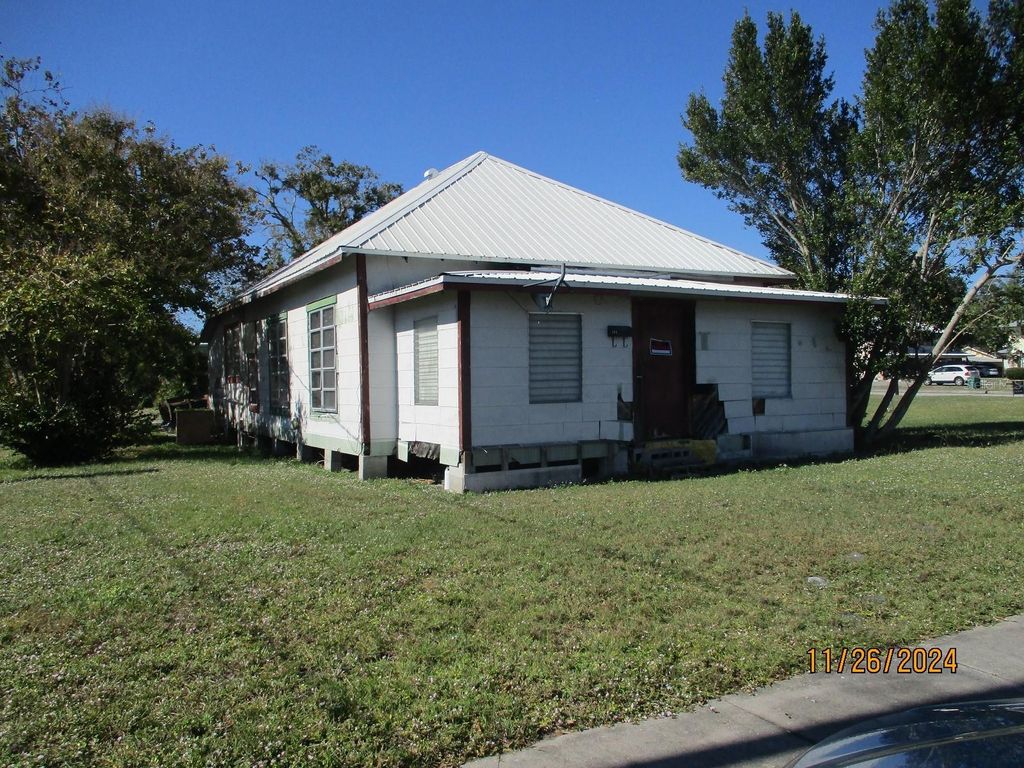 Photo of 304 SW 3rd Avenue, Okeechobee, FL 34974 (MLS # OK225332)